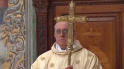 Arabowie już nie tylko krzyża, ale i szaty papieża boją się jak diabeł wody święconej! - miniaturka