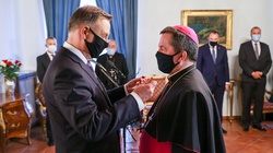 Prezydent odznaczył arcybiskupa Jana Romeo Pawłowskiego - miniaturka