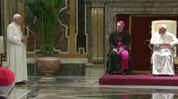 Benedykt XVI staje w obronie papieża Franciszka - miniaturka