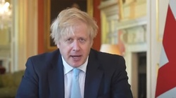 Boris Johnson do Rosjan: Putin wie, że gdybyście zobaczyli jego zbrodnie wojenne, przestalibyście go popierać - miniaturka