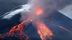 [Wideo] Kanaryjski wulkan Cumbre Vieja ciągle aktywny. Zniszczeń przybywa - miniaturka