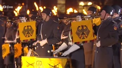 Bundeswehra fetuje Merkel jak... Wehrmacht... Führera? - miniaturka
