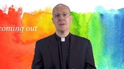 O. James Martin SJ: Kościół dyskryminuje ,,pary małżeńskie'' LGBT - miniaturka