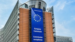 Sondaż: czy Polacy aprobują działania Komisji Europejskiej? - miniaturka