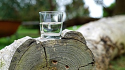 Szklanka wody na czczo? To ogromne korzyści dla Twojego ciała i znakomitego samopoczucia - miniaturka